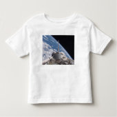 Space Shuttle Discovery door Aarde teruggeworpen Kinder Shirts (Voorkant)