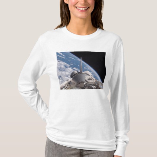 Space Shuttle Discovery door Aarde teruggeworpen T-shirt (Voorkant)