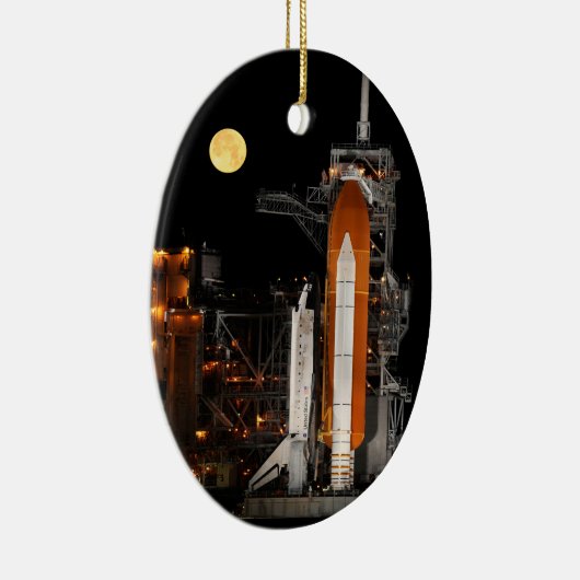 Space Shuttle Discovery en Moon Keramisch Ornament (Rechts)