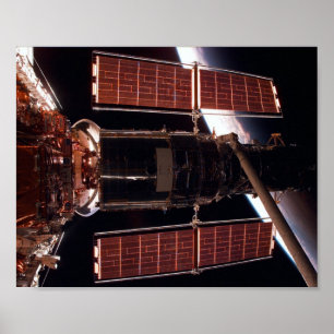 Space Shuttle Discovery gedokt met Hubble Poster