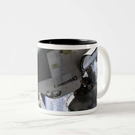 Space Shuttle Discovery gedokt Tweekleurige Koffiemok (Voorkant rechts)