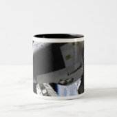 Space Shuttle Discovery gedokt Tweekleurige Koffiemok (Center)