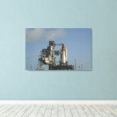 Space Shuttle Discovery is klaar 2 Canvas Afdruk (Insitu (Houten vloer))