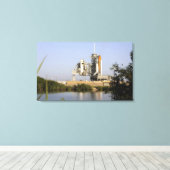 Space Shuttle Discovery is klaar Canvas Afdruk (Insitu (Houten vloer))