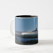 Space Shuttle Discovery-landing - STS-116 Tweekleurige Koffiemok (Voorkant links)