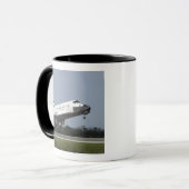 Space shuttle Discovery landt op Runway 33 2 Mok (Voorkant links)