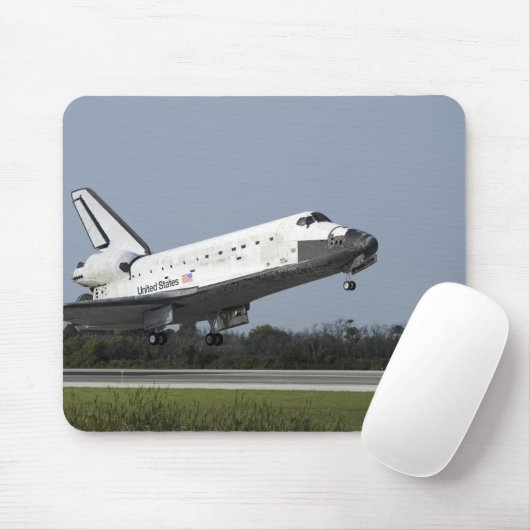 Space shuttle Discovery landt op Runway 33 2 Muismat (Met muis)