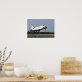 Space shuttle Discovery landt op Runway 33 2 Poster (Keuken)