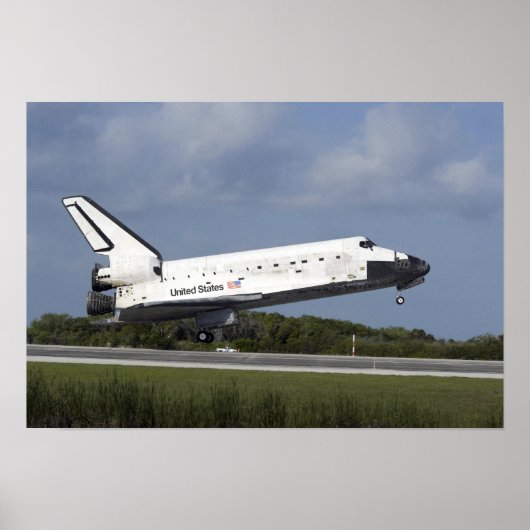Space shuttle Discovery landt op Runway 33 3 Poster (Voorkant)