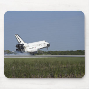 Space shuttle Discovery landt op Runway 33 4 Muismat