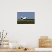 Space shuttle Discovery landt op Runway 33 4 Poster (Keuken)
