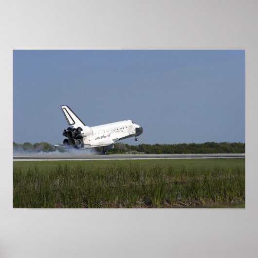 Space shuttle Discovery landt op Runway 33 4 Poster (Voorkant)