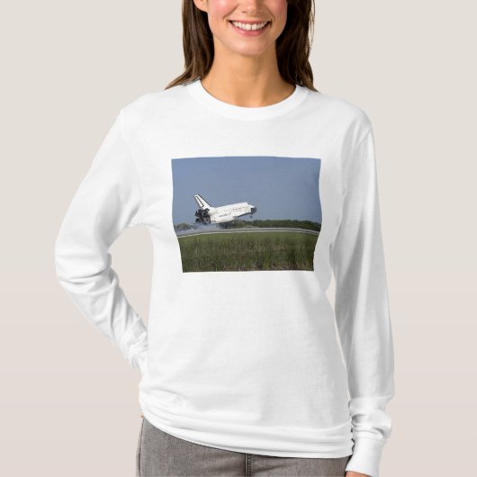 Space shuttle Discovery landt op Runway 33 4 T-shirt (Voorkant)