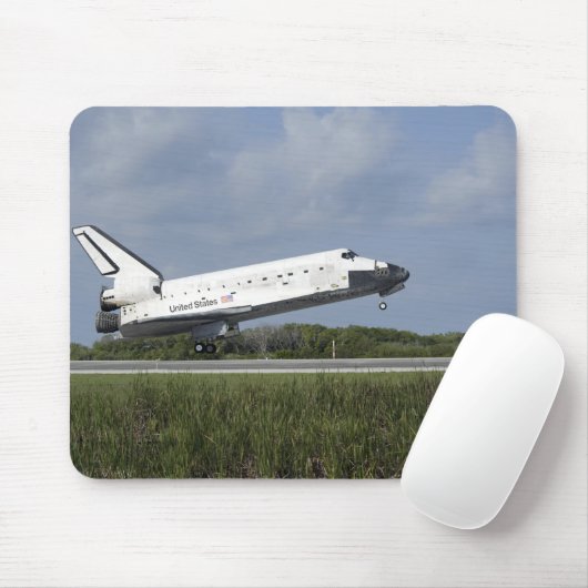 Space shuttle Discovery landt op Runway 33 Muismat (Met muis)