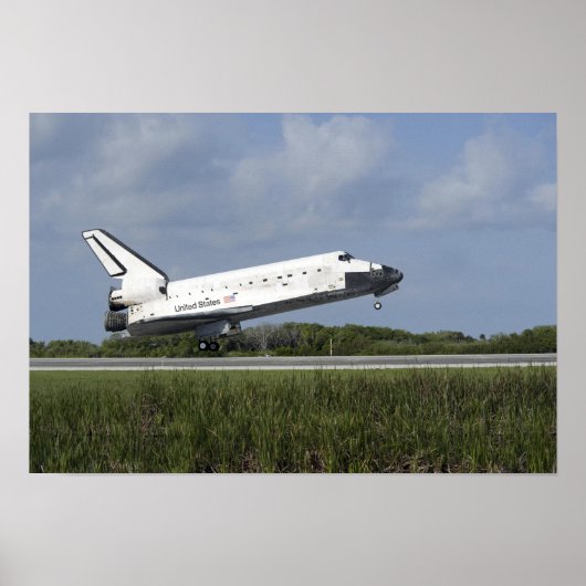 Space shuttle Discovery landt op Runway 33 Poster (Voorkant)