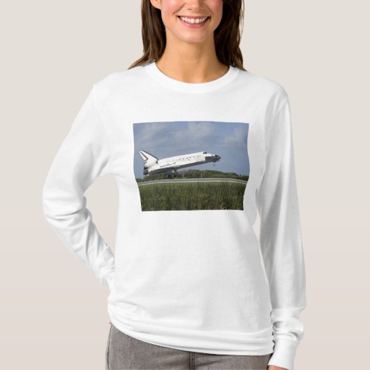 Space shuttle Discovery landt op Runway 33 T-shirt (Voorkant)