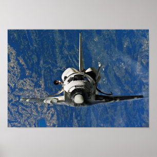 Space Shuttle Discovery naderend ISS Poster