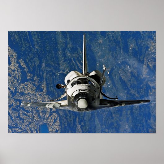 Space Shuttle Discovery naderend ISS Poster (Voorkant)