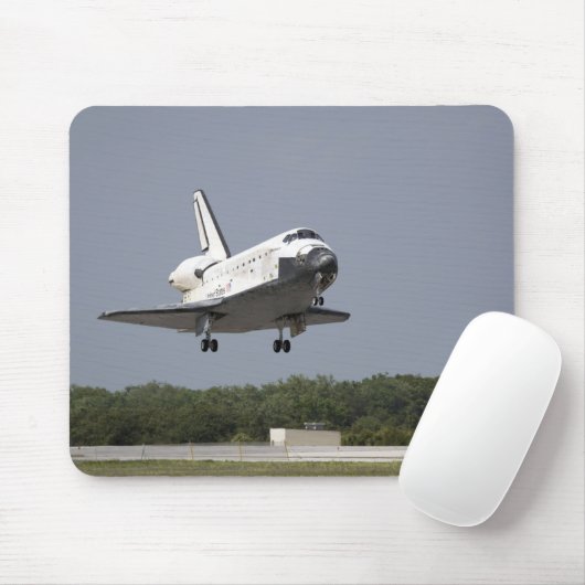 Space Shuttle Discovery nadert landing 2 Muismat (Met muis)