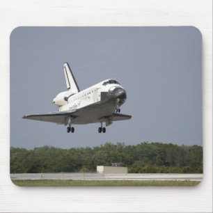 Space Shuttle Discovery nadert landing 2 Muismat