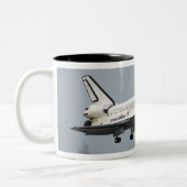 Space Shuttle Discovery nadert landing 3 Tweekleurige Koffiemok (Links)