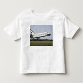 Space Shuttle Discovery nadert landing 4 Kinder Shirts (Voorkant)