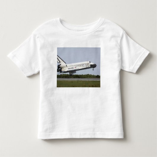Space Shuttle Discovery nadert landing 4 Kinder Shirts (Voorkant)