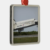 Space Shuttle Discovery nadert landing 4 Metalen Ornament (Rechts)