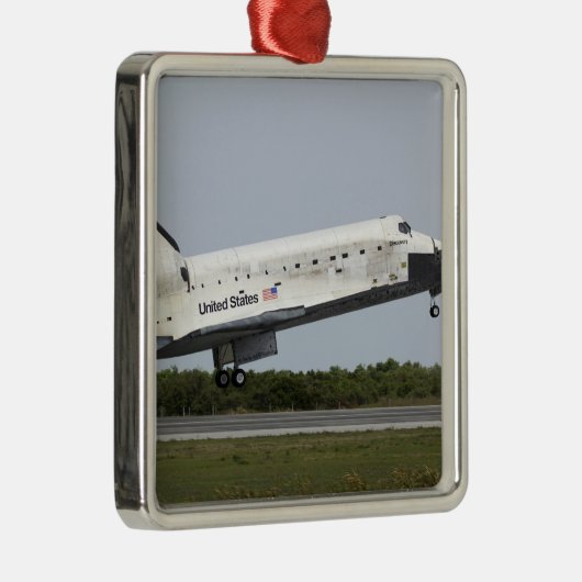 Space Shuttle Discovery nadert landing 4 Metalen Ornament (Rechts)