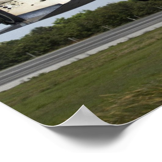 Space Shuttle Discovery nadert landing 4 Poster (Hoek)