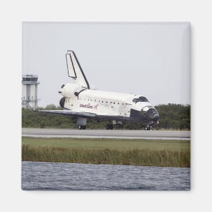 Space Shuttle Discovery op de start- en landingsba Magneet