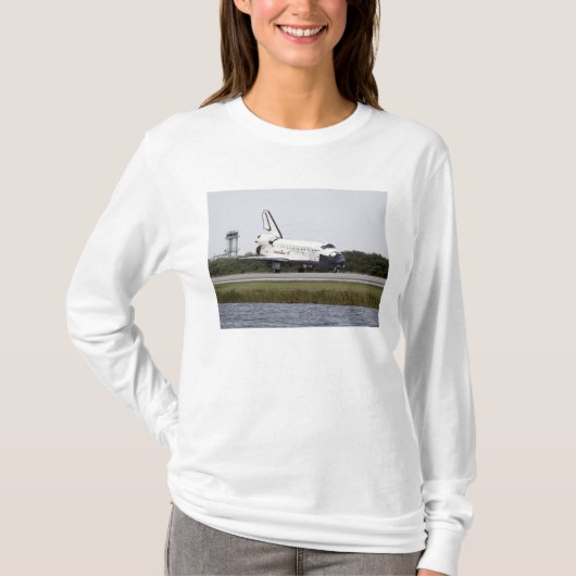 Space Shuttle Discovery op de start- en landingsba T-shirt (Voorkant)