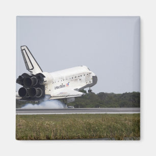 Space Shuttle Discovery raakt 2 Magneet
