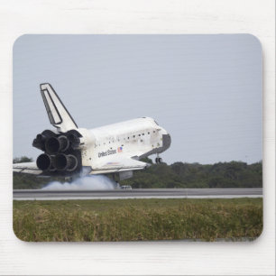 Space Shuttle Discovery raakt 2 Muismat