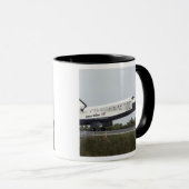 Space Shuttle Discovery raakt uitgeschakeld Mok (Voorkant rechts)