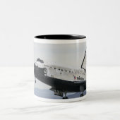 Space Shuttle Discovery's belangrijkste landingsge Tweekleurige Koffiemok (Center)