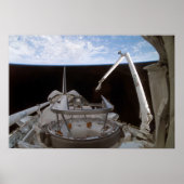 Space Shuttle Discovery's laadbay 2 Poster (Voorkant)