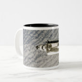 Space Shuttle Endeavor 13 Tweekleurige Koffiemok (Voorkant links)