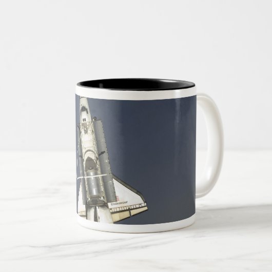 Space Shuttle Endeavor 15 Tweekleurige Koffiemok (Voorkant rechts)