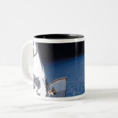 Space Shuttle Endeavor 24 Tweekleurige Koffiemok (Voorkant links)