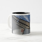 Space Shuttle Endeavor 25 Tweekleurige Koffiemok (Voorkant links)
