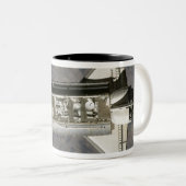 Space Shuttle Endeavor 7 Tweekleurige Koffiemok (Voorkant rechts)