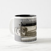 Space Shuttle Endeavor 9 Tweekleurige Koffiemok (Voorkant links)