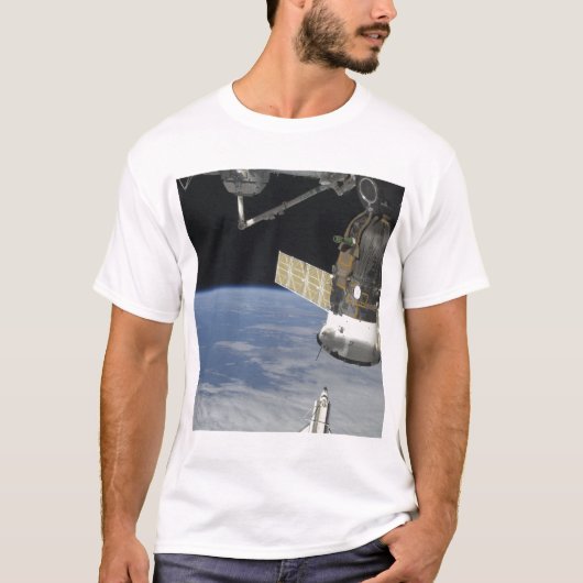 Space shuttle Endeavor, een Soyuz ruimtevaartuig T-shirt (Voorkant)