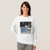 Space shuttle Endeavor, een Soyuz ruimtevaartuig T-shirt (Voorkant volledig)