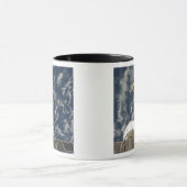 Space Shuttle Endeavor en een Soyuz ruimtevaartuig Mok (Midden)