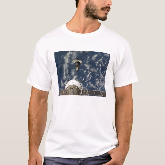Space Shuttle Endeavor en een Soyuz ruimtevaartuig T-shirt (Voorkant)