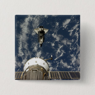 Space Shuttle Endeavor en een Soyuz ruimtevaartuig Vierkante Button 5,1 Cm