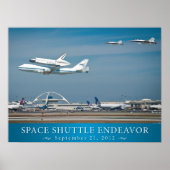 Space Shuttle Endeavor met jets poster 24x18 (Voorkant)
