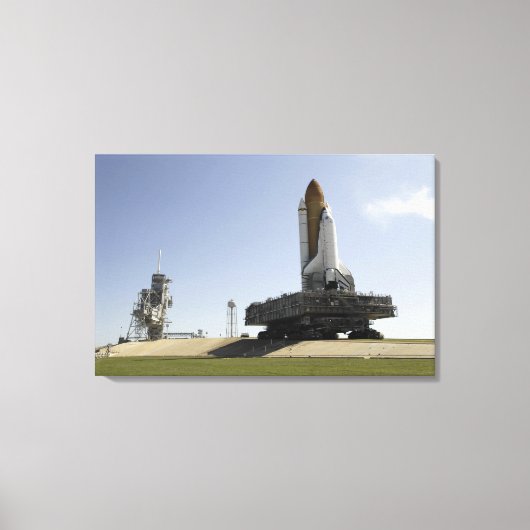 Space Shuttle Endeavor nadert de lancering p Canvas Afdruk (Voorkant)
